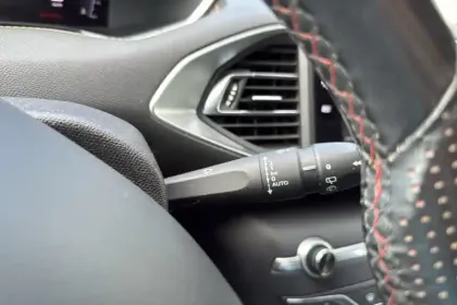 Photo 21 Peugeot 308  PureTech 130ch S&S BVM6