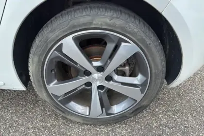 Photo 10 Peugeot 308  PureTech 130ch S&S BVM6