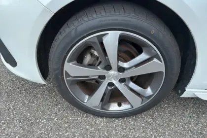 Photo 11 Peugeot 308  PureTech 130ch S&S BVM6