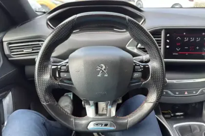 Photo 16 Peugeot 308  PureTech 130ch S&S BVM6