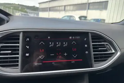 Photo 14 Peugeot 308  PureTech 130ch S&S BVM6