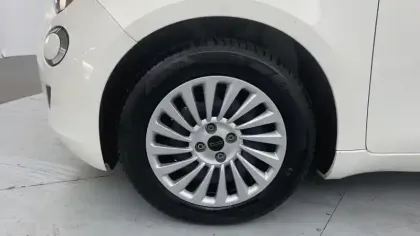 Photo 11 Fiat 500  e 95 ch Nouvelle 