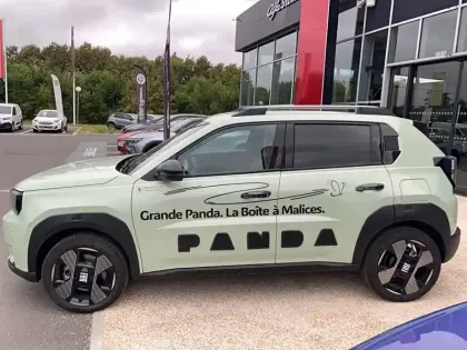 Photo 11 Fiat Grande Panda  e 83ch