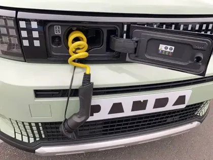 Photo 25 Fiat Grande Panda  e 83ch