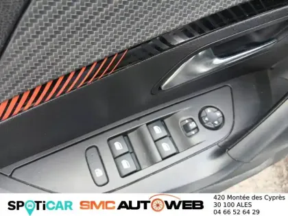Photo 11 Peugeot 2008  PureTech 130 S&S BVM6