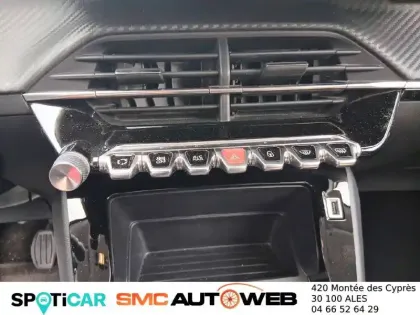 Photo 17 Peugeot 2008  PureTech 130 S&S BVM6