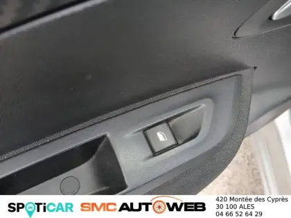 Photo 12 Peugeot 2008  PureTech 130 S&S BVM6