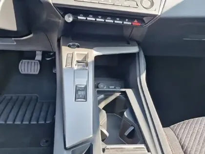 Photo 39 Peugeot 308  Electrique 54 kWh 156ch