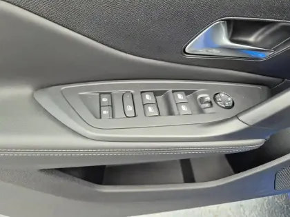 Photo 45 Peugeot 308  PureTech 130ch S&S BVM6