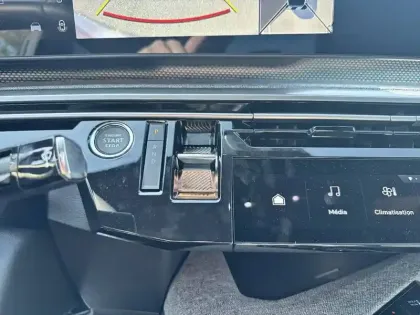 Photo 33 Peugeot 3008  Electrique 73 kWh 210 ch