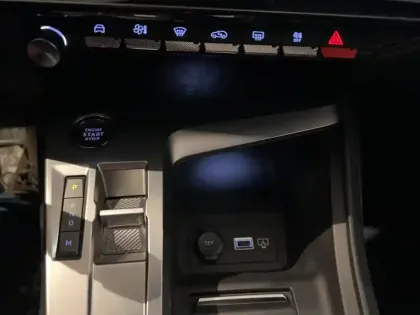 Photo 40 Peugeot 308  SW BlueHDi 130ch S&S EAT8