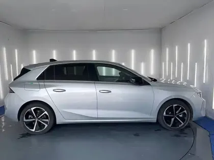 Photo 35 Opel Astra  Hybrid 180 ch BVA8