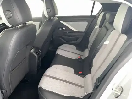 Photo 54 Opel Astra  Hybrid 180 ch BVA8