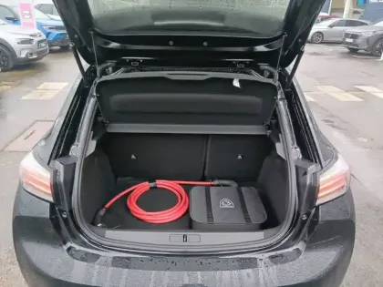 Photo 27 Peugeot 208  Electrique 50 kWh 136ch