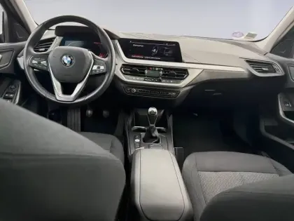 Photo 24 BMW Serie 1 118i 136 ch