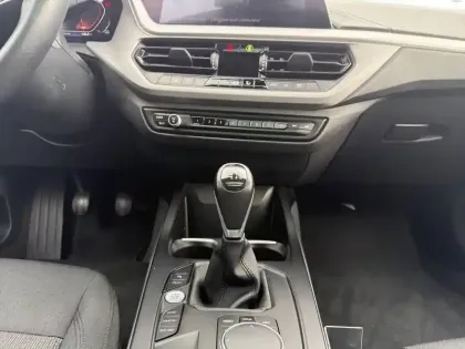 Photo 25 BMW Serie 1 118i 136 ch