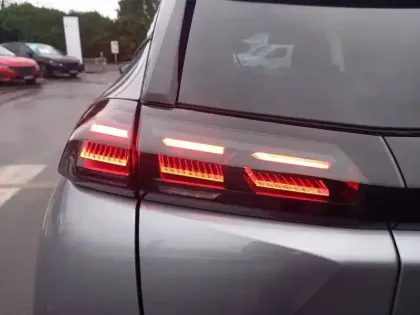 Photo 36 Peugeot 2008  Hybrid 136 e-DCS6