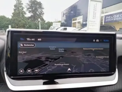 Photo 34 Peugeot 2008  Hybrid 136 e-DCS6