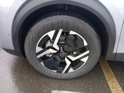 Photo 32 Peugeot 2008  Hybrid 136 e-DCS6