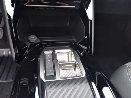 Photo 33 Peugeot 2008  Hybrid 136 e-DCS6