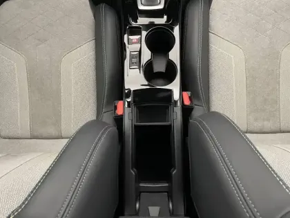 Photo 57 Peugeot 2008  Electrique 136 ch