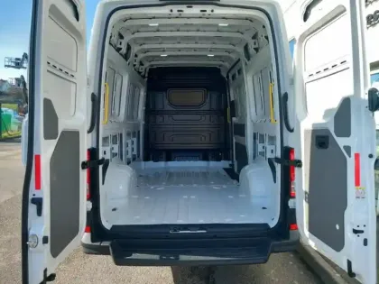 Photo 6 Volkswagen Crafter  Fg 30 L3H3 2.0 TDI 140ch Business Traction