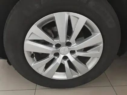 Photo 12 Peugeot 5008  Hybrid 136 e-DCS6