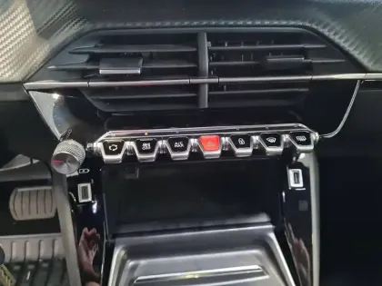 Photo 71 Peugeot 2008  BlueHDi 130 S&S EAT8