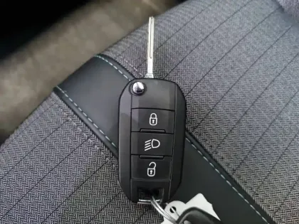 Photo 36 Peugeot 2008  BlueHDi 130 S&S EAT8