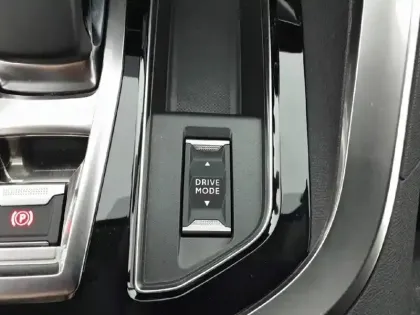 Photo 19 Peugeot 3008  Hybrid 225 e-EAT8