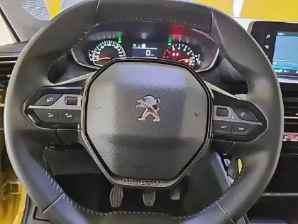 Photo 8 Peugeot 208  PureTech 100 S&S BVM6