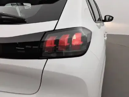 Photo 16 Peugeot 208  PureTech 75 S&S BVM5