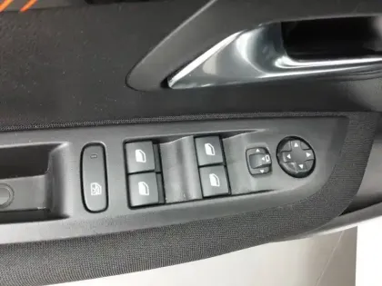 Photo 19 Peugeot 208  PureTech 75 S&S BVM5