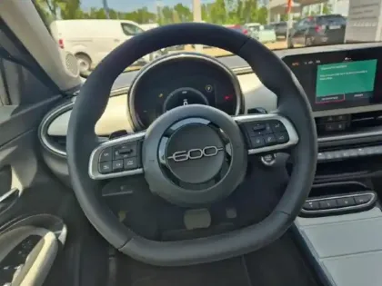 Photo 8 Fiat 600  1.2 Hybrid 100ch La Prima DCT6