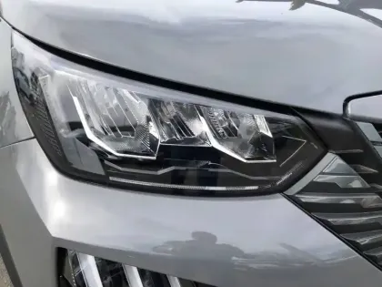 Photo 36 Peugeot 2008  Hybrid 136 e-DCS6