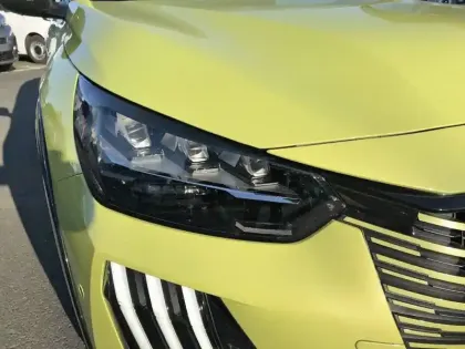 Photo 35 Peugeot 208  Hybrid 136 e-DCS6