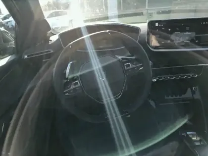 Photo 8 Peugeot 208  Hybrid 136 e-DCS6