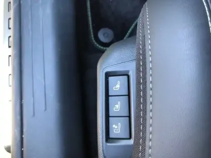 Photo 17 Peugeot 208  Hybrid 136 e-DCS6