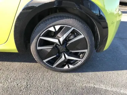 Photo 32 Peugeot 208  Hybrid 136 e-DCS6