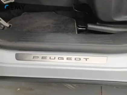 Photo 22 Peugeot 5008  Hybrid 145 e-DCS6