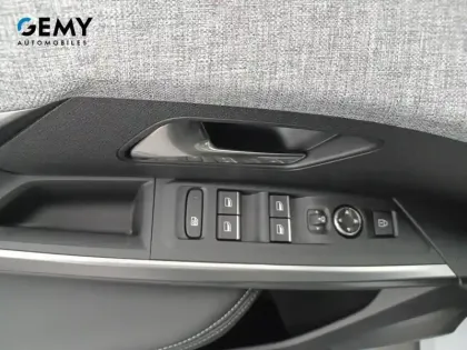 Photo 14 Peugeot 5008  Hybrid 145 e-DCS6