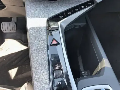 Photo 39 Peugeot 5008  Hybrid 136 e-DCS6