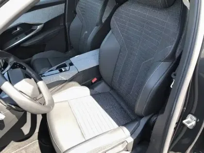 Photo 32 Peugeot 5008  Hybrid 136 e-DCS6