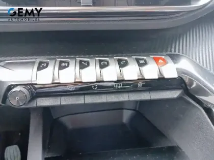 Photo 16 Peugeot 3008  PureTech 130ch S&S BVM6