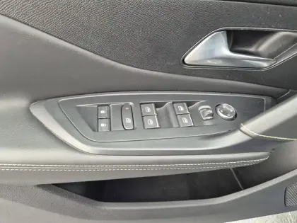 Photo 23 Peugeot 408  PHEV 225 e-EAT8