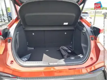 Photo 13 Toyota C-HR  1.8 140ch Collection MY25