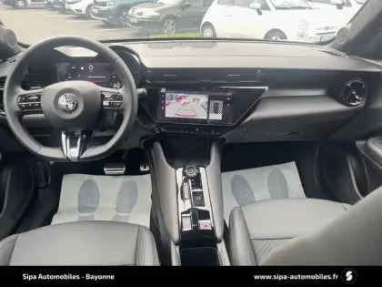 Photo 51 Alfa Romeo Junior  1.2 Ibrida 145 ch eDCT6