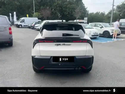 Photo 130 Alfa Romeo Junior  1.2 Ibrida 145 ch eDCT6