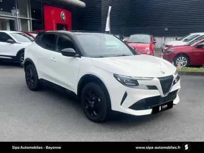 Photo 128 Alfa Romeo Junior  1.2 Ibrida 145 ch eDCT6