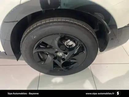 Photo 123 Alfa Romeo Junior  1.2 Ibrida 145 ch eDCT6